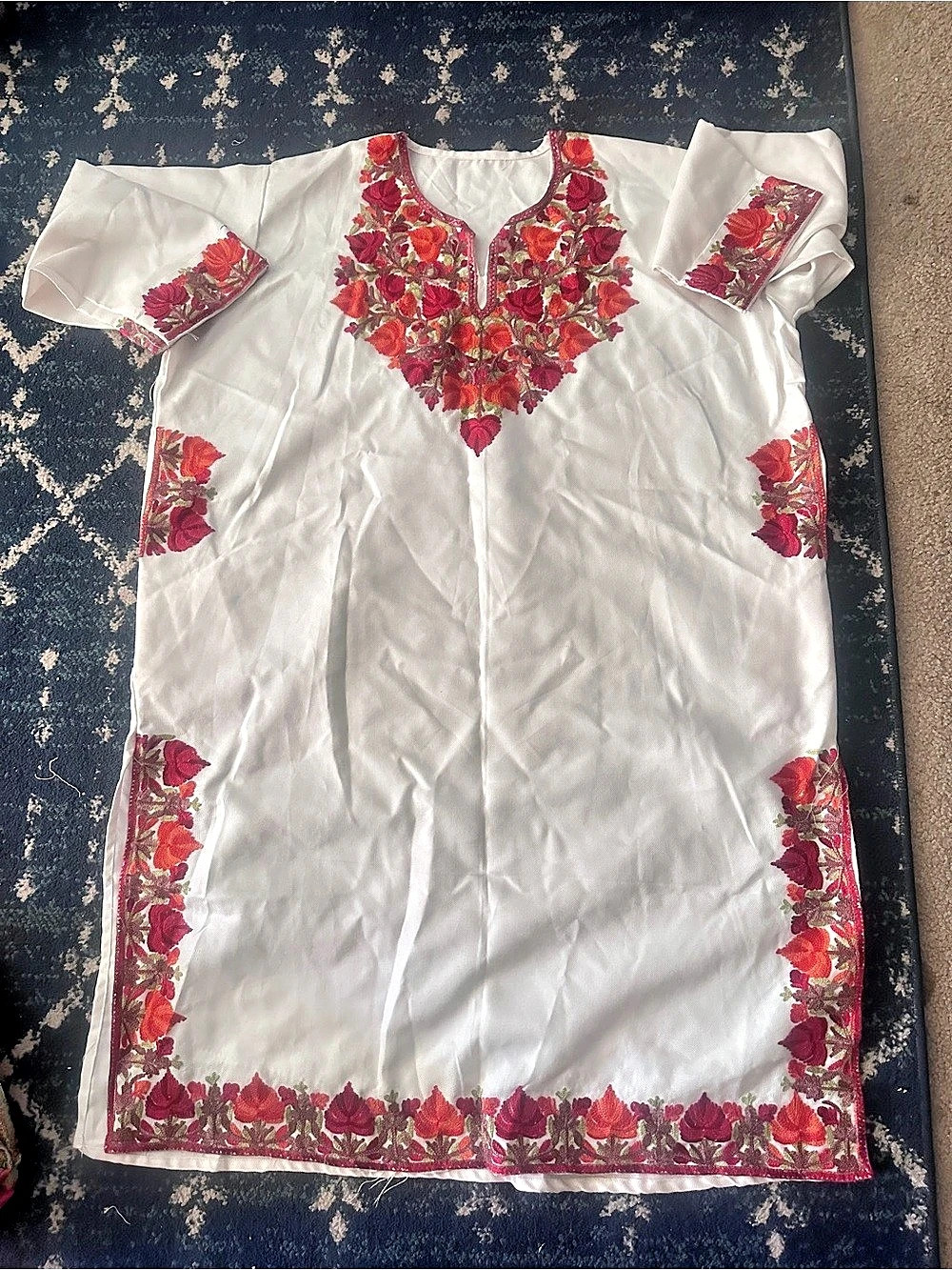 Kashmiri Aari work Floral Embroidered White Kurta